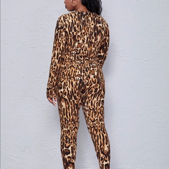 Other - New without tags Plus Leopard Print Tee & Leggings